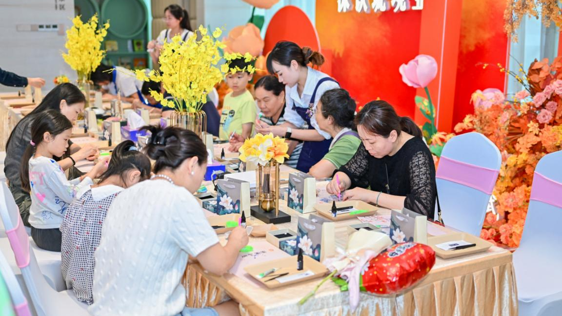 深铁六大楼盘联动，用暖心服务致敬母亲