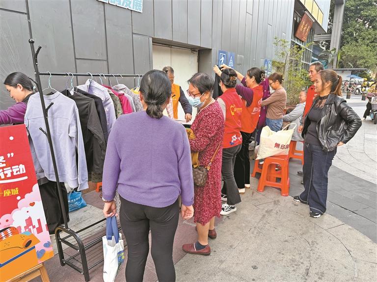 大岭社区开展“冬日送温暖”便民服务活动