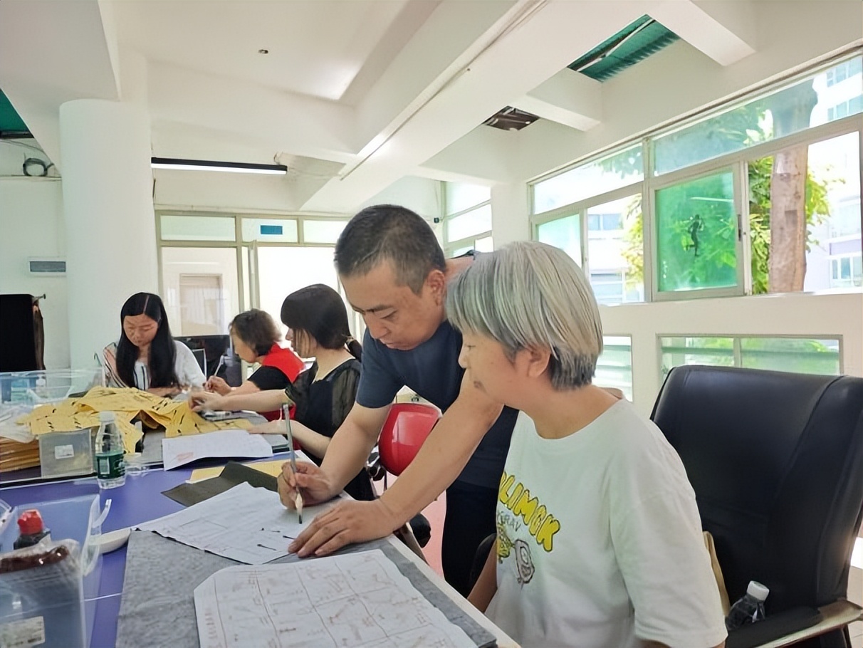以笔会友！新安大浪社区风采轩长者书法小组圆满结课