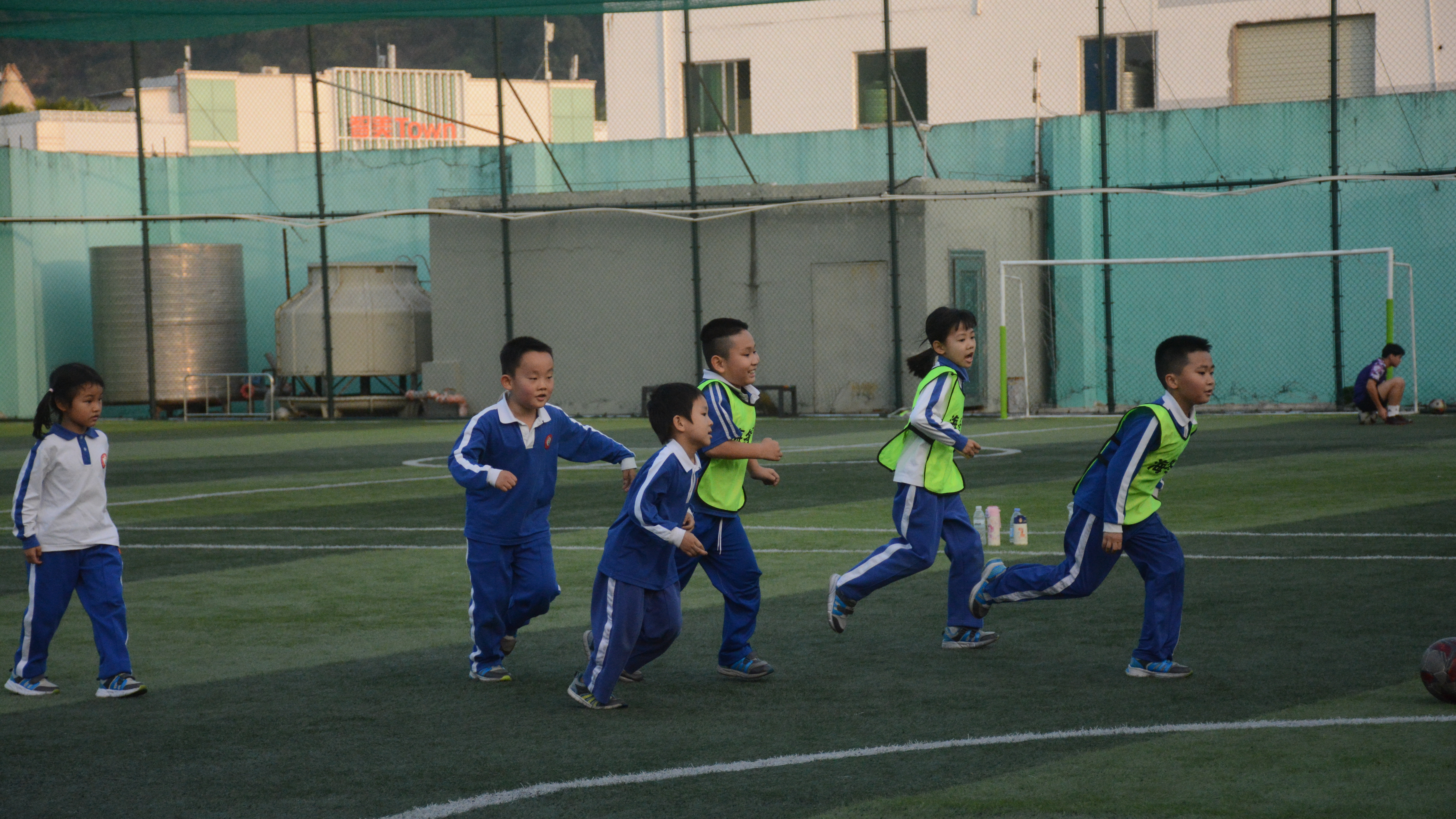 福永怀德社区开展儿童足球兴趣班