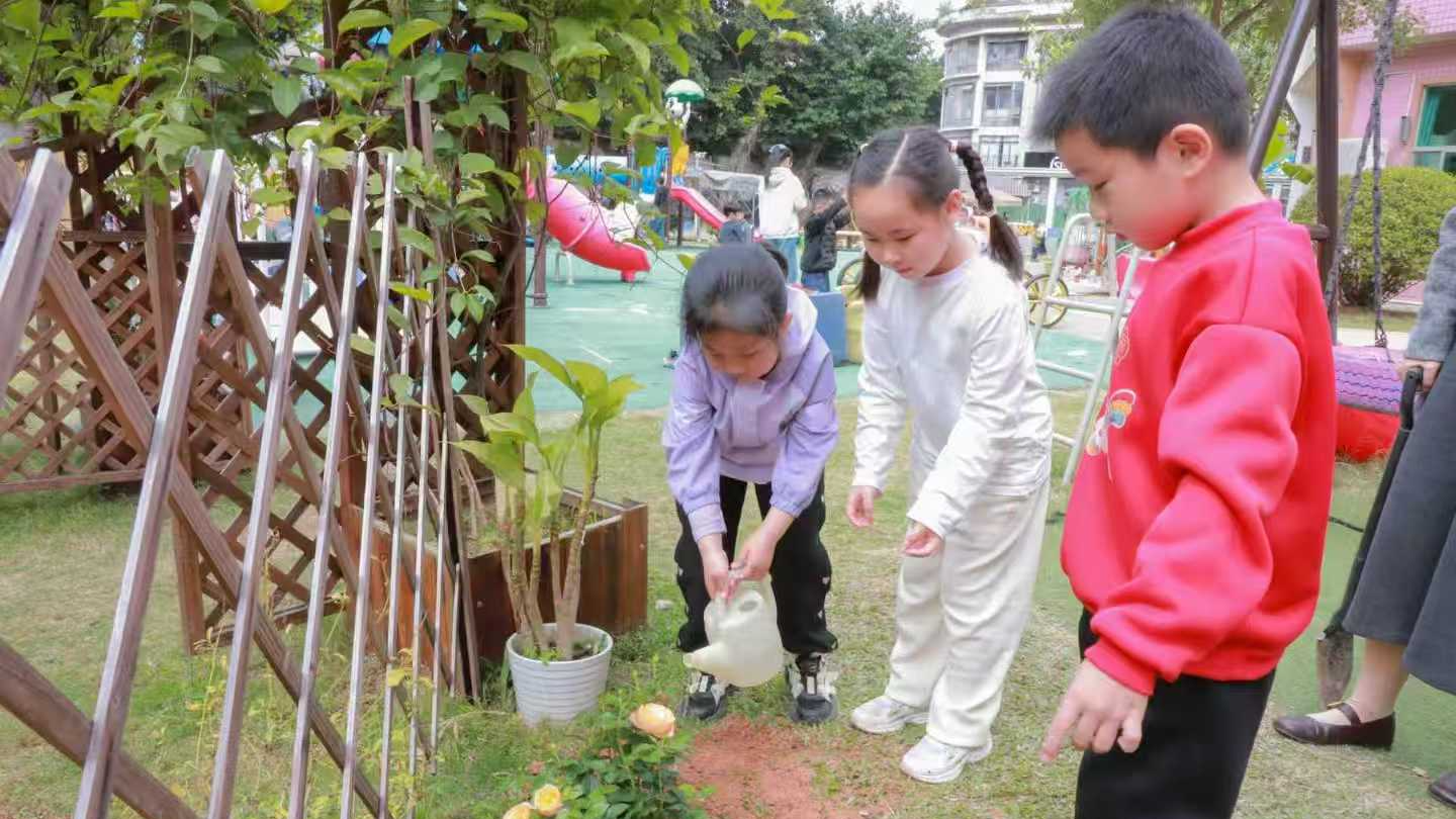 福永聚福社区开展植树活动