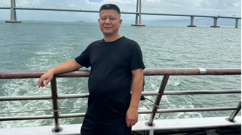 福海本土网格员出书了！写下深圳一代人的时代记录