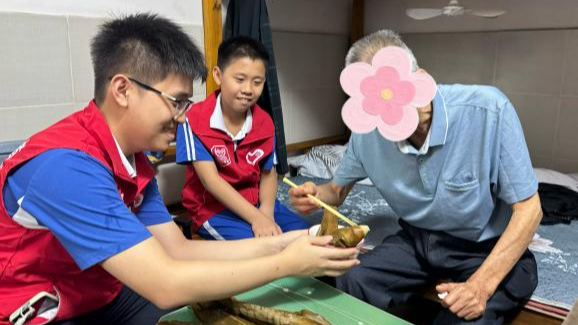 粽香传情！沙井衙边社区“小蜜蜂”给独居长者送温暖