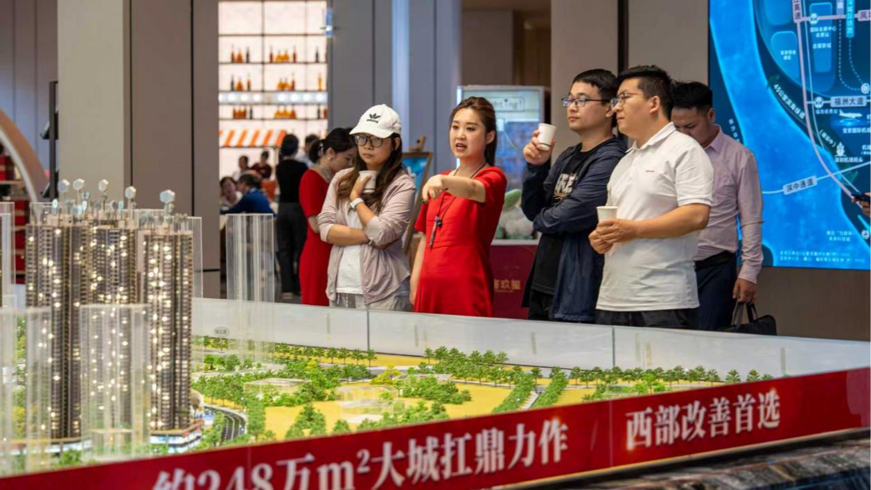 深圳楼市新政落地一周：宝安热点项目售楼处人气升温，改善客群加速入市