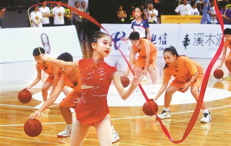 龙外师生表演团惊艳亮相粤BA赛场