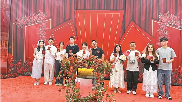 龙华区推出多项暖心举措，为领证新人打造幸福体验