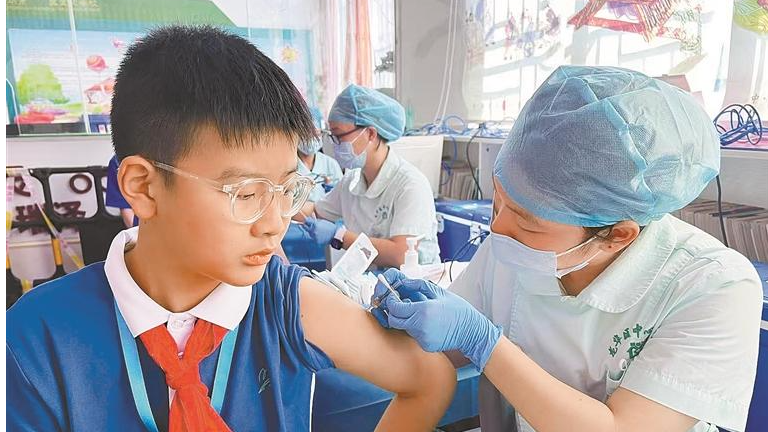 龙华区中小学生流感疫苗免费入校开打