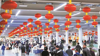 新春走基层｜春运首日深圳机场航站楼“换新装”