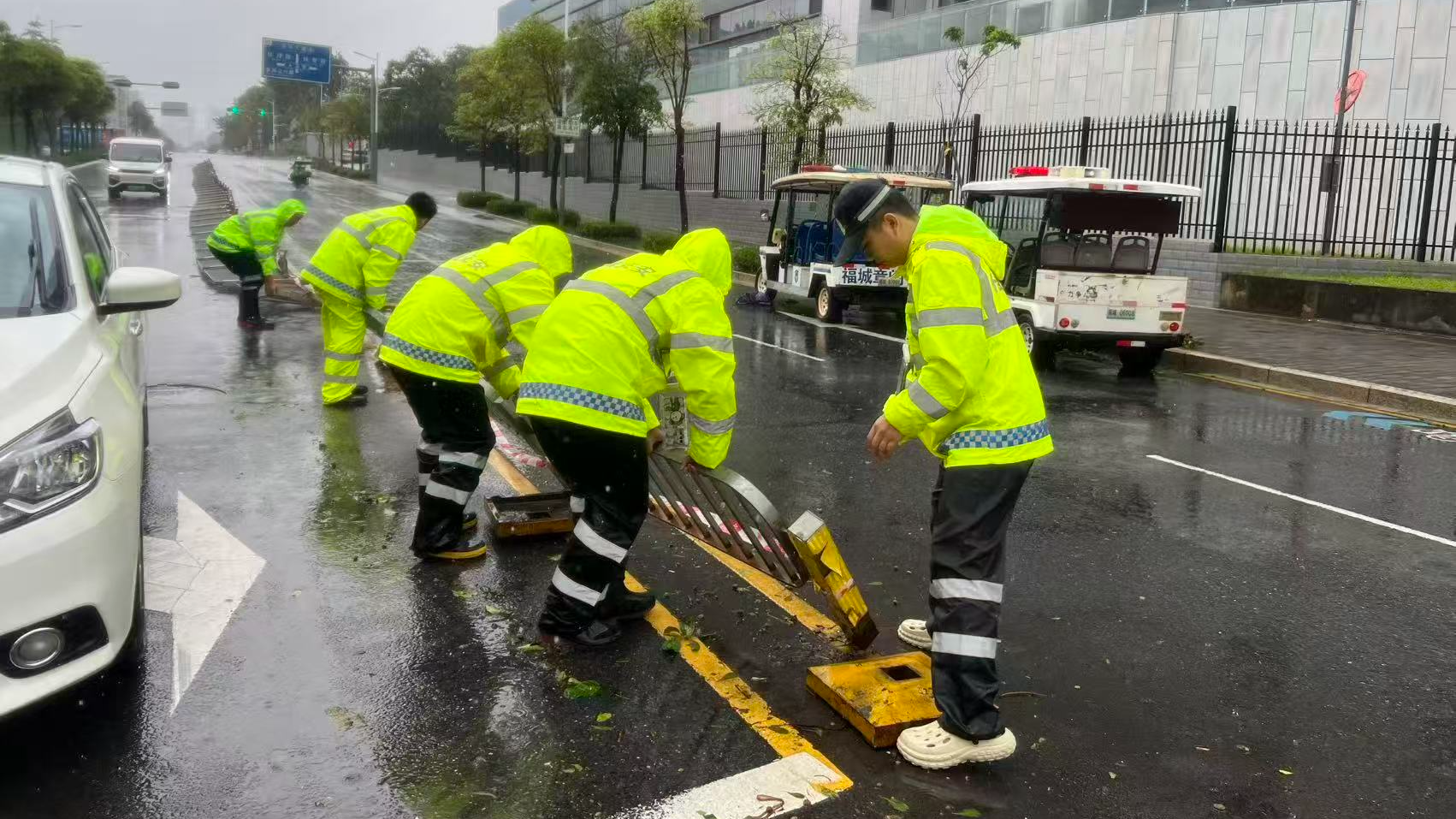 迎战“红霞”，风雨守护！福城交安全力筑牢抗台风道路安全防线