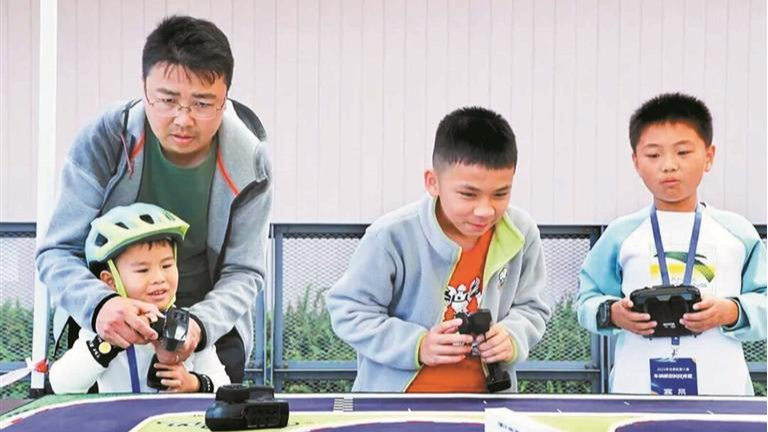 虹桥公园上演“速度与激情”！光明区第八届车辆模型科技竞赛举行