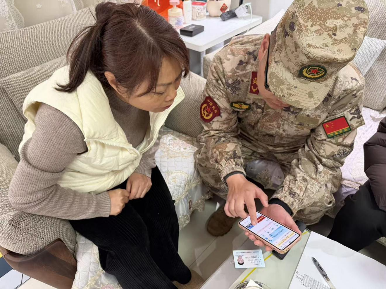 福海街道开展兵役登记上门服务