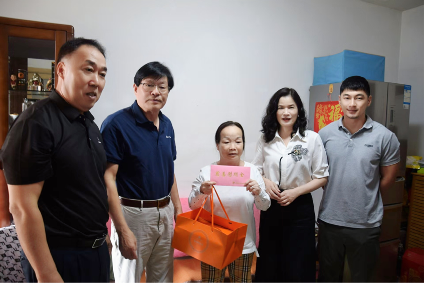 恒爱·善行！宝安区慈善会开展中秋走访慰问