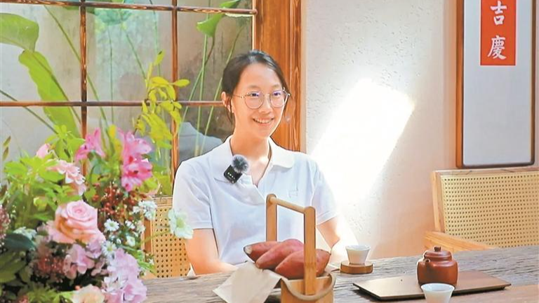 真酷！港大经济学女生光明开店卖烤红薯
