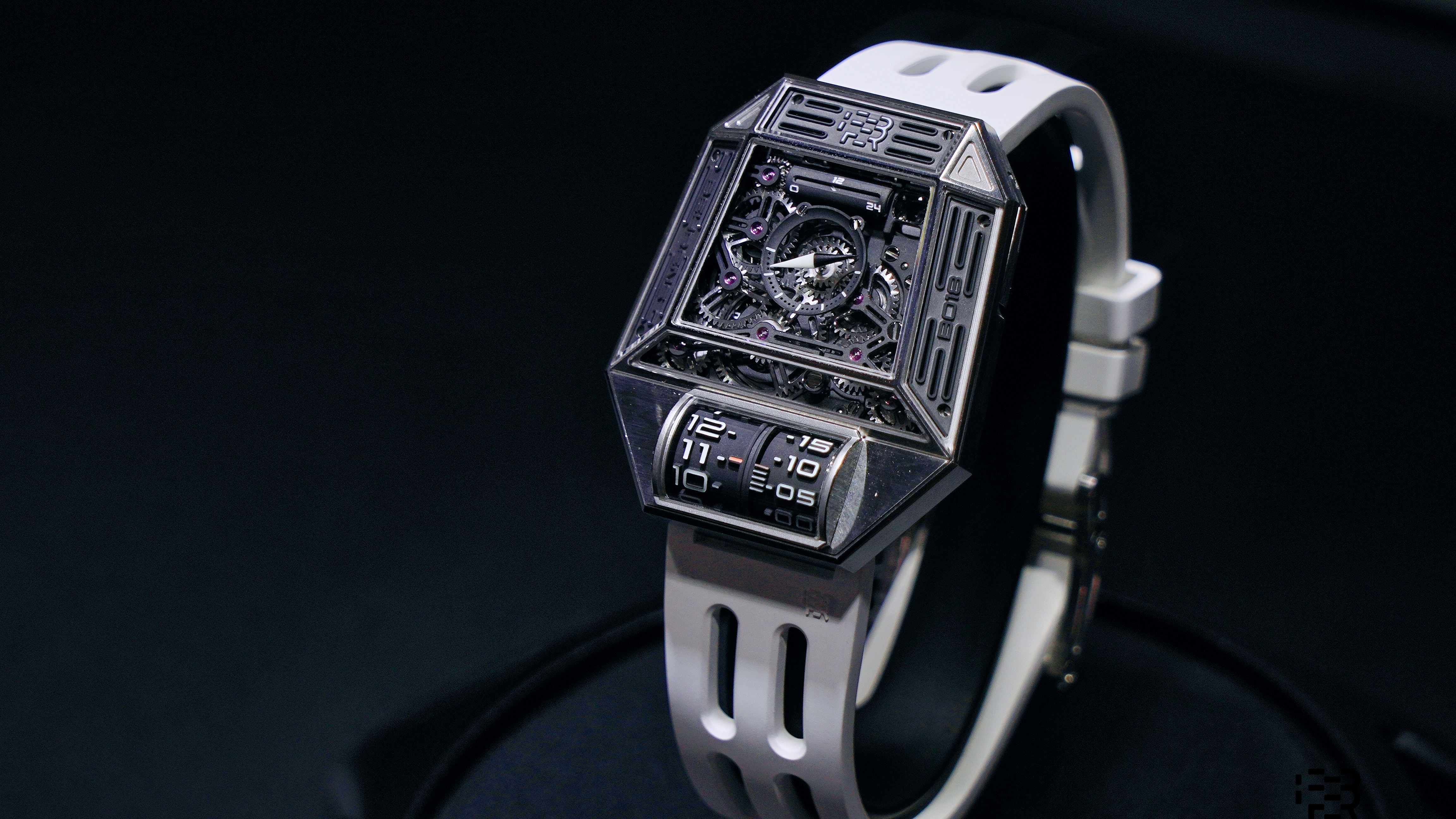 贝伦斯公司发布最新款腕表 开启无限未来