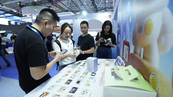 文博会宝安企业贝恩施AI玩教产品，点亮智慧童年