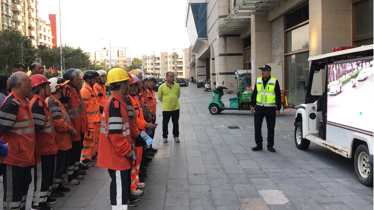福永交安委办开展环卫行业从业人员交通安全宣传活动