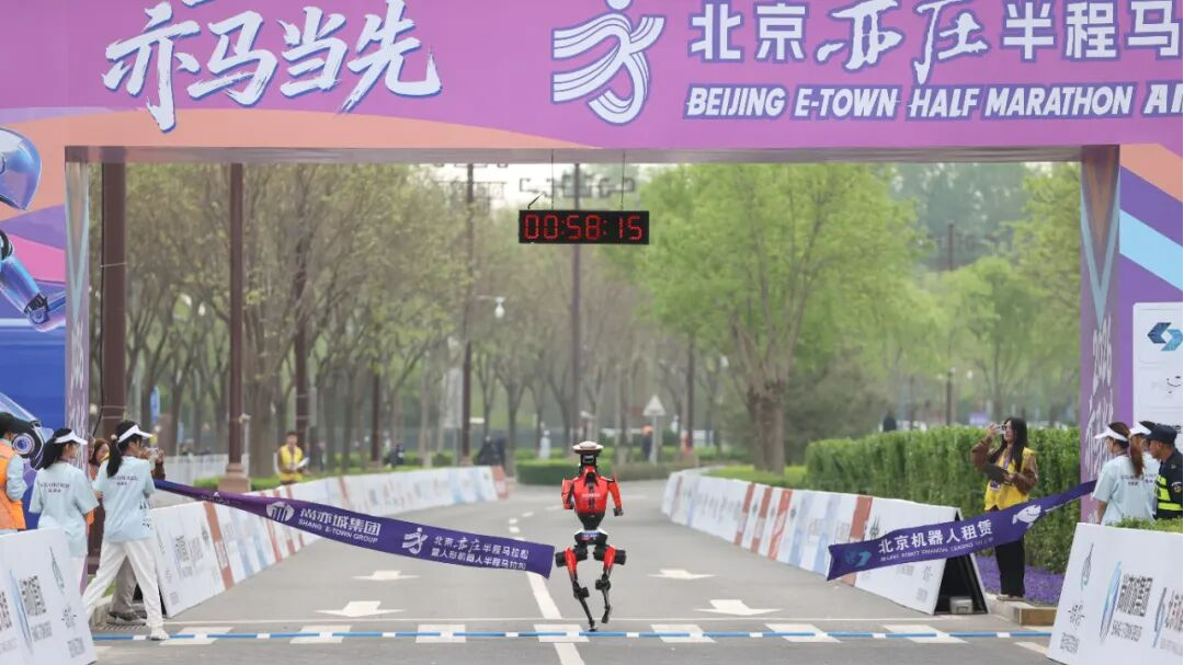 50分26秒！“闪电”夺冠，成绩超人类世界纪录