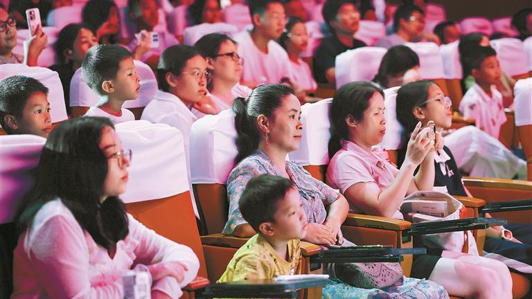 在家门口看魔术 职工“脸都笑酸了”！宝安工会“魔术文化进基层”首场活动亮相福永