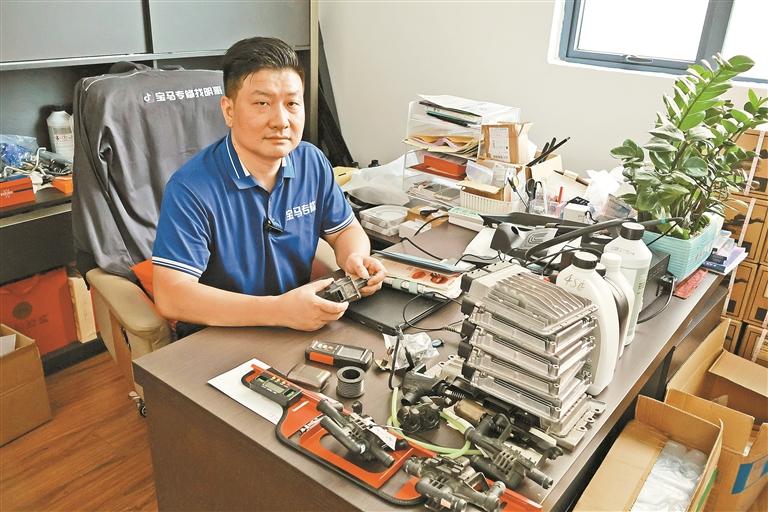 “龙华工匠”胡斯明：二十载苦心“修炼”实现人生逆袭