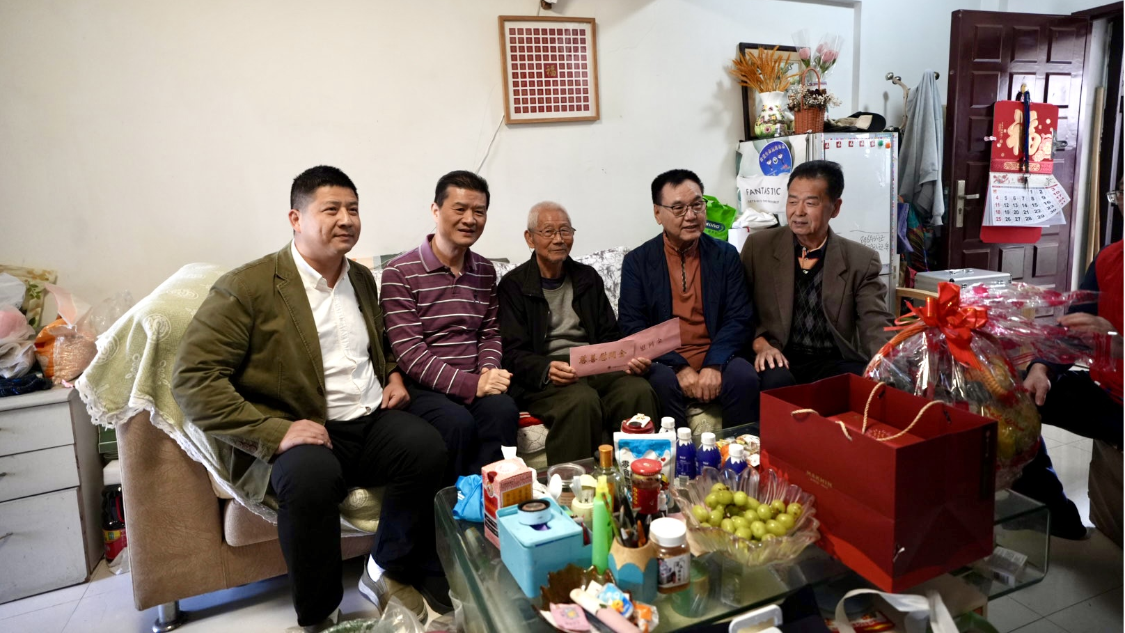 新春暖流涌宝安！27万元善款载满温情，叩响383扇需要关怀的门