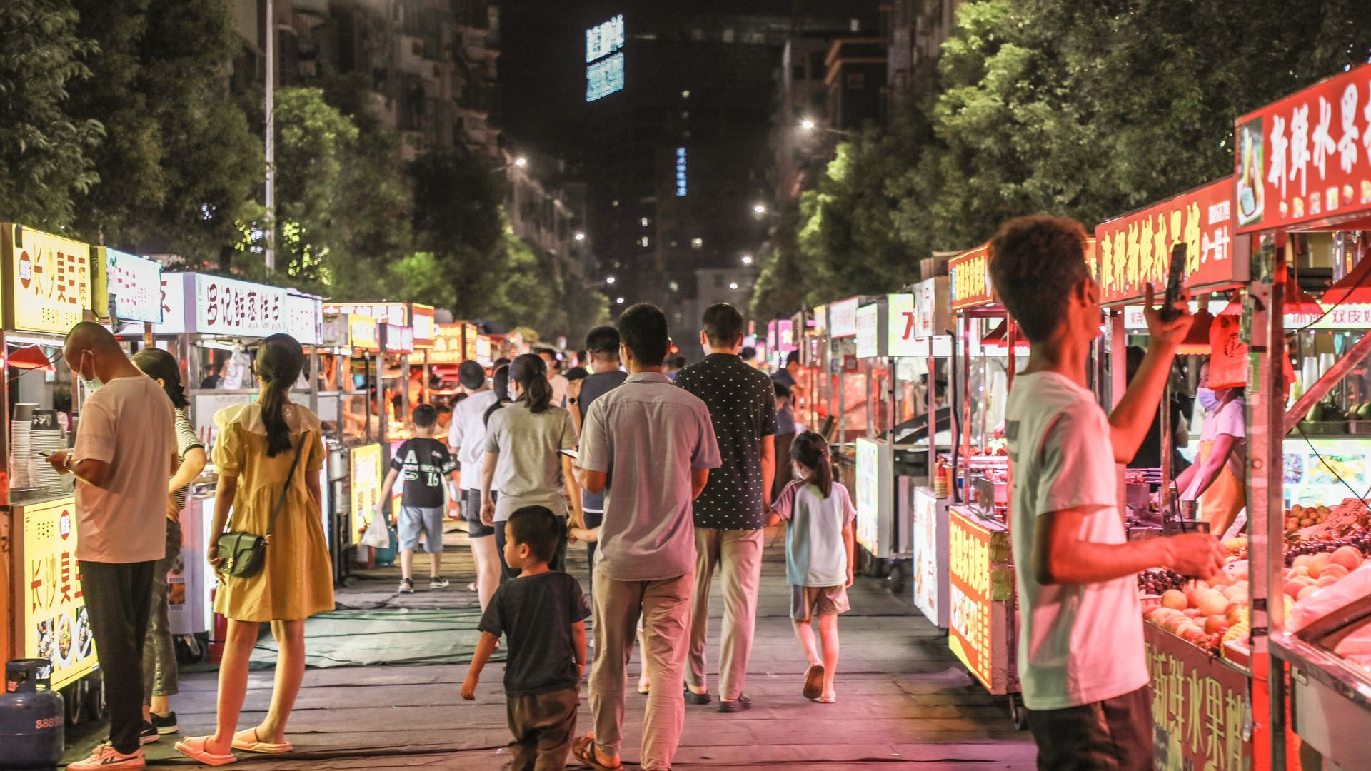 宝安整治市容，让“烟火气”“文明风”共舞