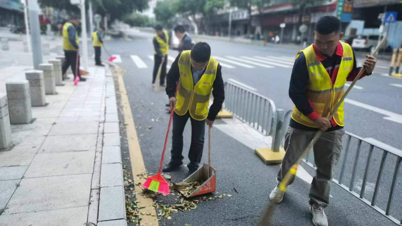 福永街道“爱心替岗”行动，让环卫工人歇一歇‌