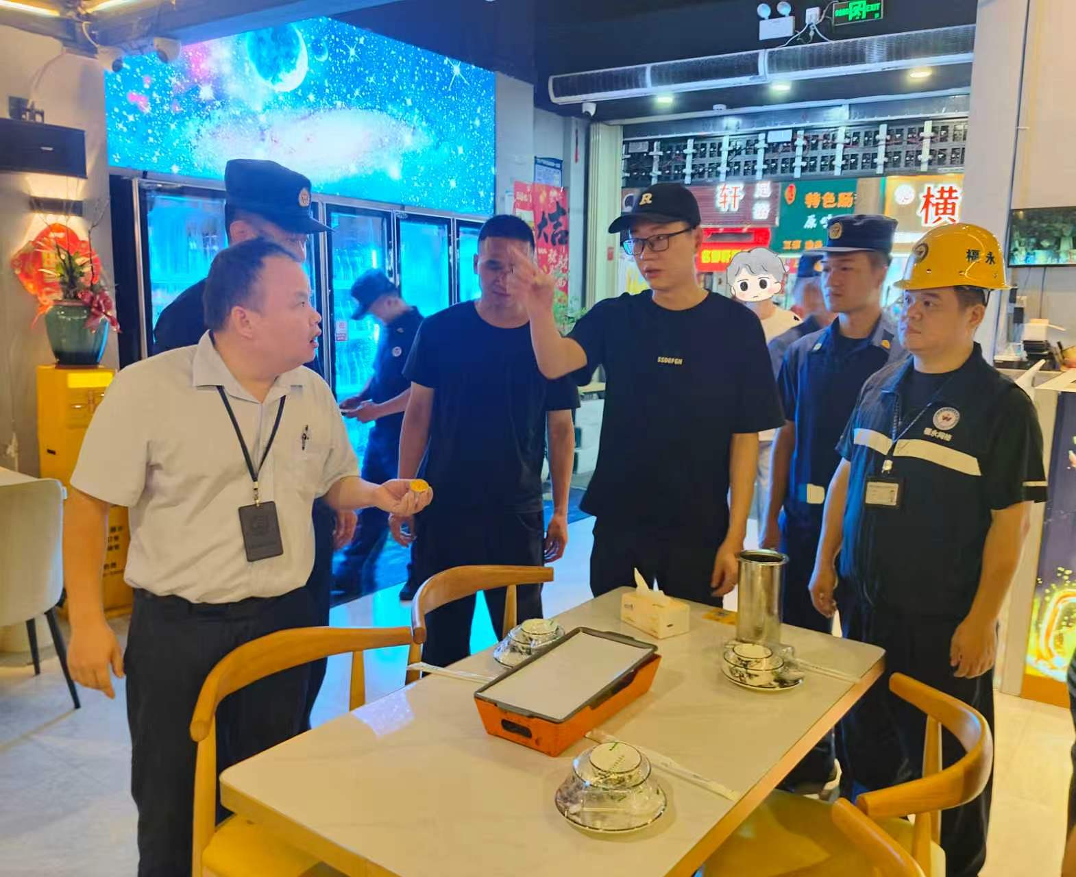 福永网格开展错峰夜巡 筑牢辖区安全屏障