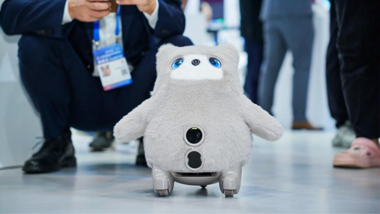 卧安机器人首次亮相高交会 解锁陪伴与运动机器人应用新场景