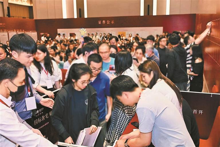 “五一”期间光明再现“日光盘” 位于公明红花山片区的龙湖观萃苑项目首开即售罄
