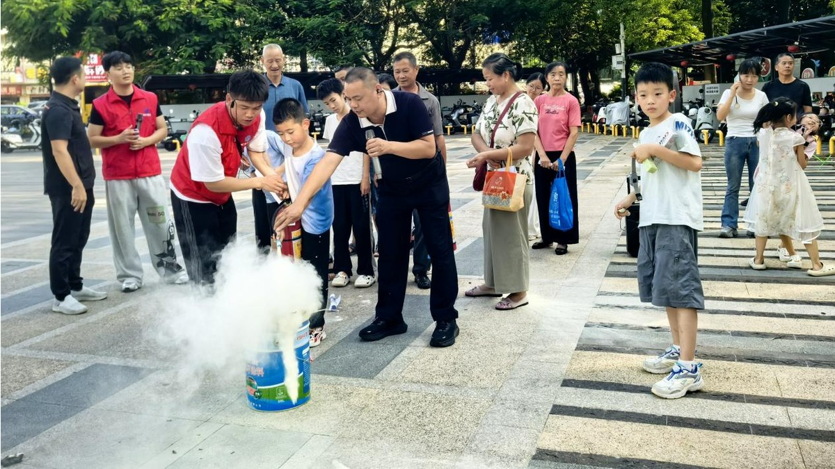 龙华环境：趣味消防润民心 实操练兵护平安