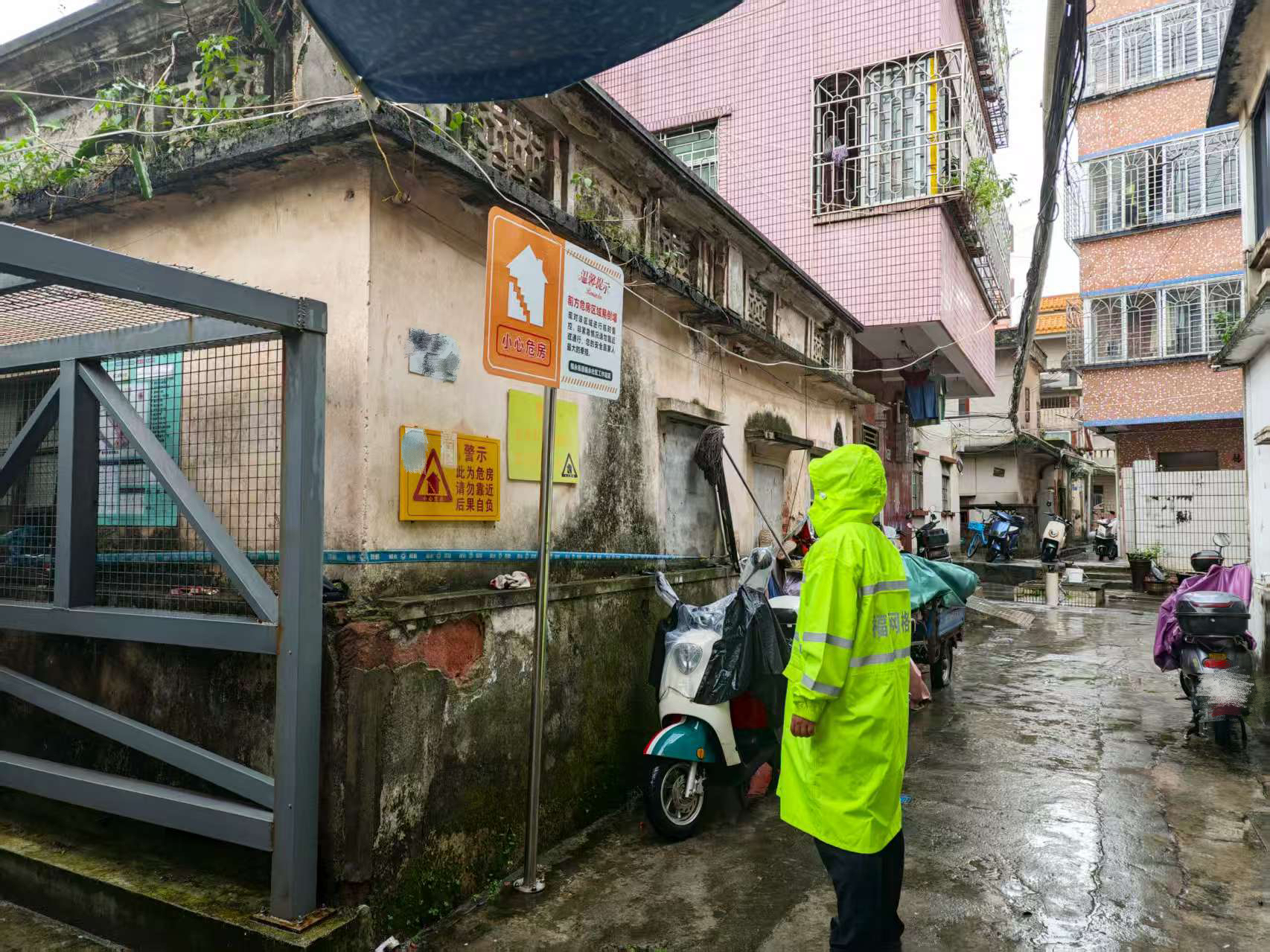 福永网格开展台风“塔巴”安全巡查行动