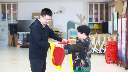 服务暖心！新安新乐社区获居民赠送锦旗致谢