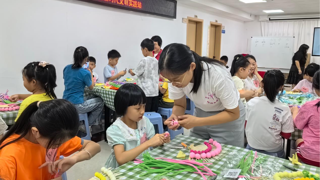 新安布心社区暑期夏令营礼遇新业态子女