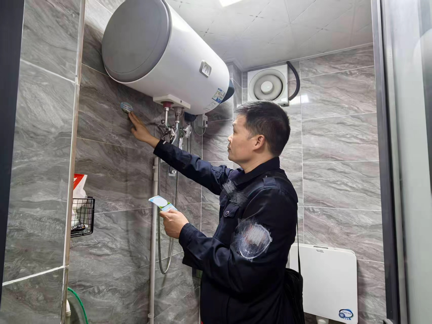 低温天气来了，福永网格开展专项巡查排除安全隐患