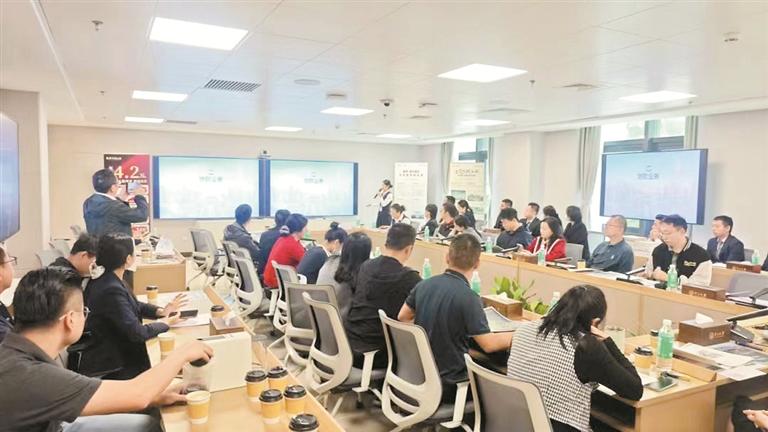 讲解政策推荐房源 助力人才安居乐业 “光明好房家年华”系列活动持续举行